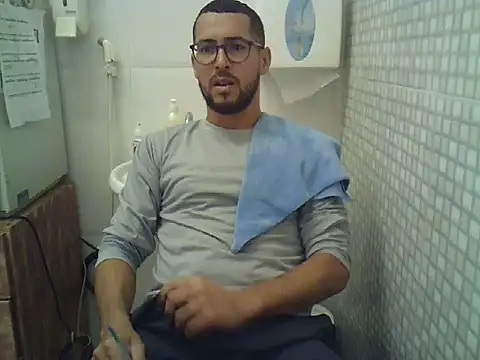 Snapshot of pdasgyn chatting on November 25, 1:33 pm pdasgyn online show from November 25, 1:33 pm