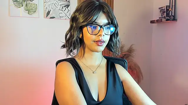 Snapshot of Milabrown_ chatting on October 9, 6:17 pm Milabrown online show from October 9, 6:17 pm