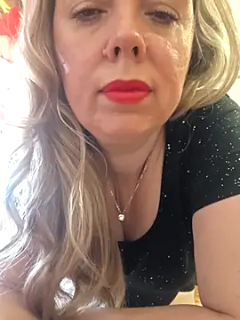 Irina3718 online show from April 25, 9:01 am