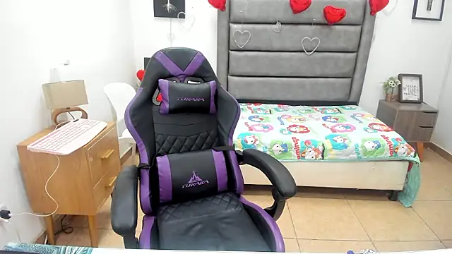 Tania Duque online show from March 14, 2:00 pm