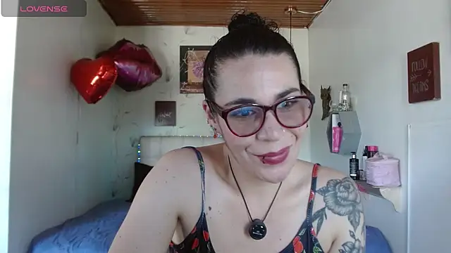 mia velvet1 online show from April 26, 3:21 pm