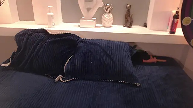 Snapshot of milu_w4llace chatting on October 30, 4:36 am milu w4llace online show from October 30, 4:36 am