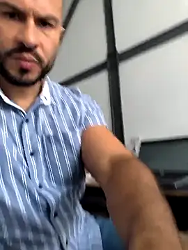 Snapshot of sexylandcool chatting on March 12, 9:03 pm sexylandcool online show from March 12, 9:03 pm