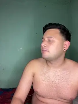 Snapshot of Mr_brian03 chatting on November 23, 3:39 am Mr brian03 online show from November 23, 3:39 am