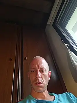 Snapshot of svenpfeifer chatting on July 6, 4:31 am svenpfeifer online show from July 6, 4:31 am