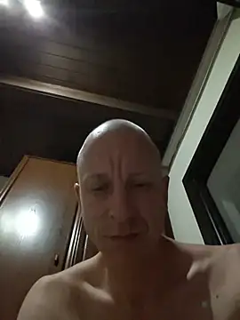 Snapshot of svenpfeifer chatting on July 13, 9:39 pm svenpfeifer online show from July 13, 9:39 pm