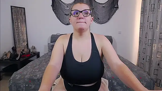 Snapshot of SharronAlexa chatting on November 1, 1:46 pm SharronAlexa online show from November 1, 1:46 pm