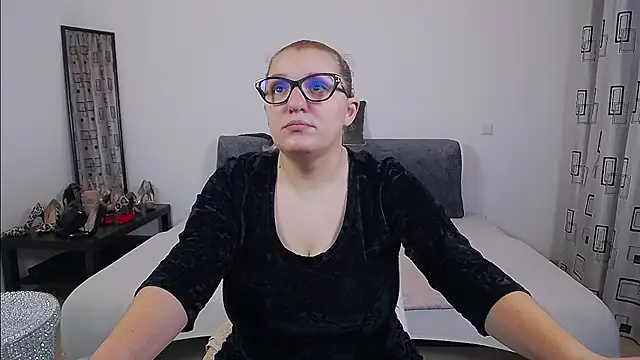 Snapshot of SharronAlexa chatting on November 14, 12:26 pm SharronAlexa online show from November 14, 12:26 pm