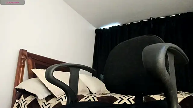 Hat girl online show from May 12, 9:45 pm