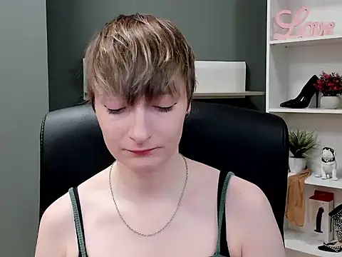 hottieBlair online show from October 16, 6:14 am