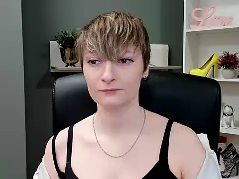 hottieBlair online show from October 22, 6:13 am