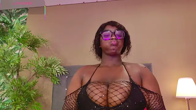 BetsyBennet  online show from November 7, 9:26 pm