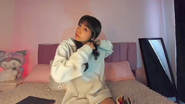 Snapshot of kitty-kryss chatting on October 23, 2:05 pm kitty-kryss online show from October 23, 2:05 pm