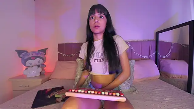 Snapshot of kitty-kryss chatting on October 28, 12:30 pm kitty-kryss online show from October 28, 12:30 pm