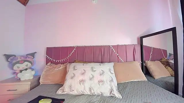 Snapshot of kitty-kryss chatting on November 5, 12:49 pm kitty-kryss online show from November 5, 12:49 pm