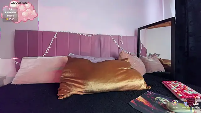 Snapshot of kitty-kryss chatting on November 27, 6:21 pm kitty-kryss online show from November 27, 6:21 pm