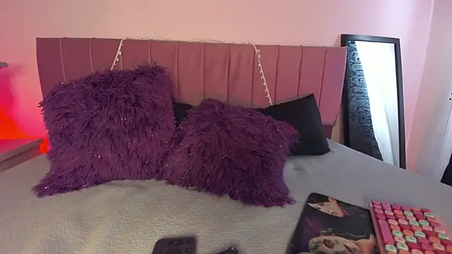 kitty-kryss online show from February 19, 4:36 pm