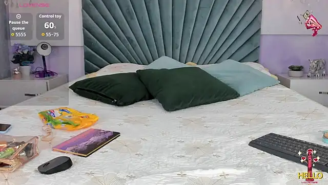 Snapshot of JulietSofia chatting on October 3, 1:57 am JulietSofia online show from October 3, 1:57 am