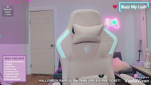 Snapshot of VaelaVixen chatting on October 24, 9:55 pm VaelaVixen online show from October 24, 9:55 pm