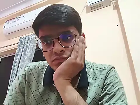 Snapshot of sutfvkii chatting on October 10, 12:15 pm sutfvkii online show from October 10, 12:15 pm