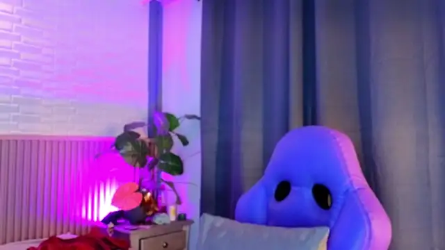 TiffanyWalk online show from January 7, 11:45 am