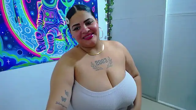 latina bigboos25 online show from December 17, 5:57 am