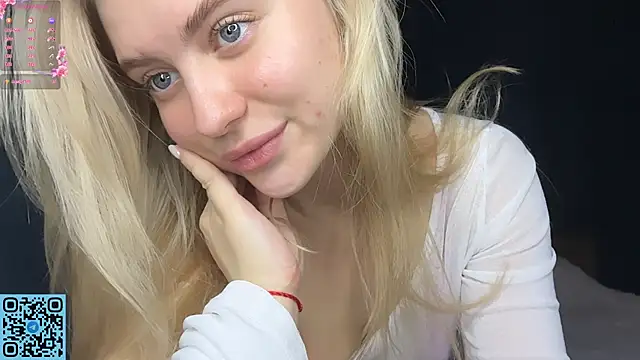 Snapshot of RadiantBliss chatting on October 29, 9:05 pm RadiantBliss online show from October 29, 9:05 pm