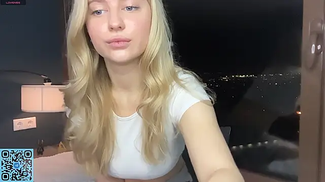 Snapshot of RadiantBliss chatting on November 2, 7:05 pm RadiantBliss online show from November 2, 7:05 pm