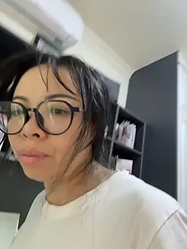 Snapshot of aa520uv chatting on September 30, 1:54 am aa520uv online show from September 30, 1:54 am