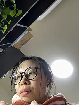 Snapshot of aa520uv chatting on October 21, 11:44 am aa520uv online show from October 21, 11:44 am