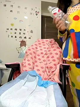 Snapshot of aa520uv chatting on October 29, 12:46 am aa520uv online show from October 29, 12:46 am