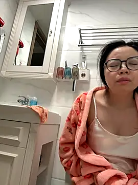 Snapshot of aa520uv chatting on November 11, 1:05 am aa520uv online show from November 11, 1:05 am