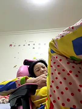 Snapshot of aa520uv chatting on November 17, 12:27 am aa520uv online show from November 17, 12:27 am