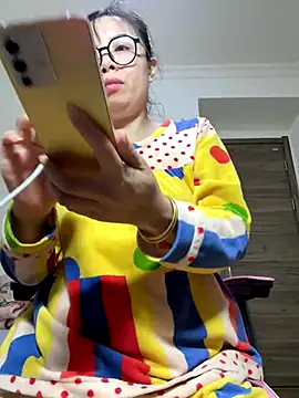 Snapshot of aa520uv chatting on November 18, 2:43 pm aa520uv online show from November 18, 2:43 pm