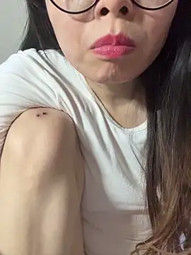 Snapshot of aa520uv chatting on December 1, 4:01 pm aa520uv online show from December 1, 4:01 pm