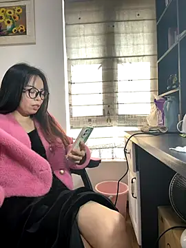 Snapshot of aa520uv chatting on December 4, 4:33 am aa520uv online show from December 4, 4:33 am