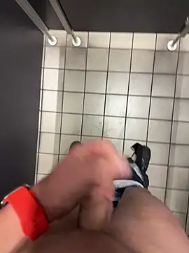 Snapshot of wassermann8484 chatting on October 15, 1:39 am wassermann8484 online show from October 15, 1:39 am