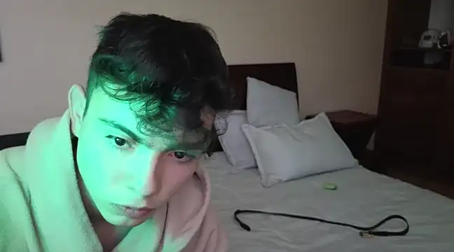 lukeboyce33 online show from March 19, 7:38 pm