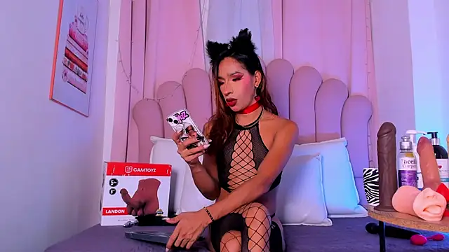 NicoleMadrird online show from May 7, 12:10 pm