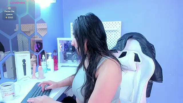 Snapshot of Alice_26_ chatting on December 3, 1:53 pm Alice 26 online show from December 3, 1:53 pm