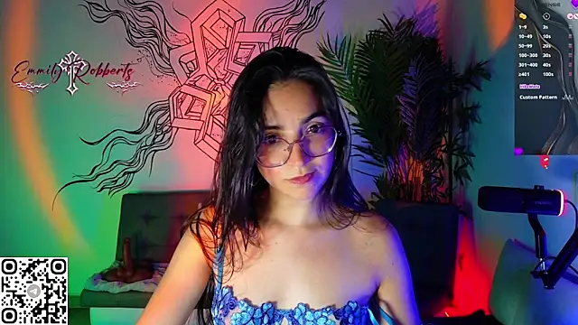 Emmi Roberts online show from May 2, 1:32 am