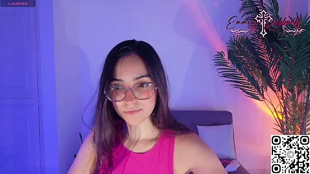 Emmi Roberts online show from July 5, 10:39 pm