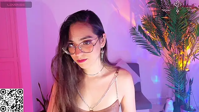 Emmi Roberts online show from July 15, 9:42 pm