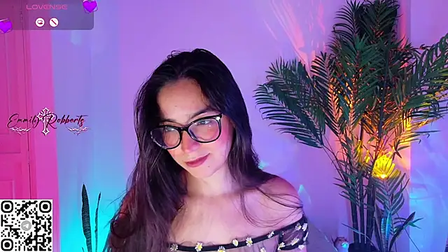 Emmi Roberts online show from August 1, 8:30 pm