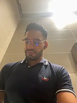 Leon  Hart  online show from May 25, 3:29 pm