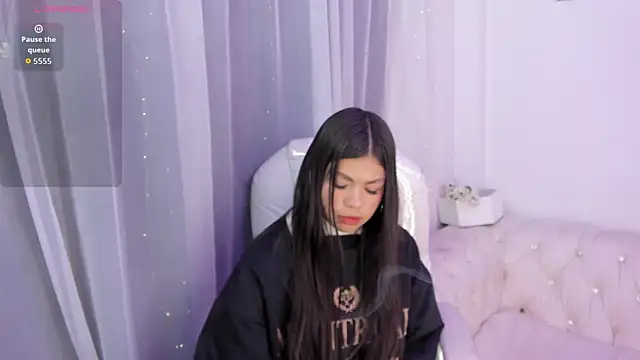 Pretty Johnson  online show from November 16, 12:11 pm