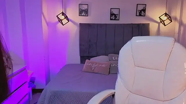 Pretty Johnson  online show from June 7, 3:10 am