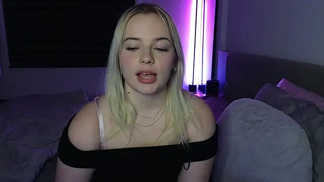 Snapshot of margot_robbie7 chatting on December 4, 12:42 am margot robbie7 online show from December 4, 12:42 am