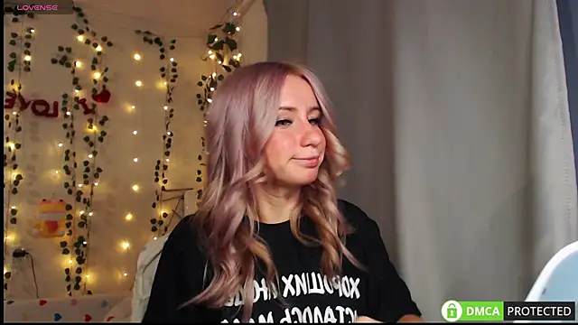 Snapshot of Mia__Kitty chatting on September 21, 3:46 pm Mia Kitty online show from September 21, 3:46 pm