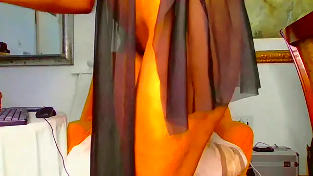 ModelZoee online show from October 2, 7:15 am